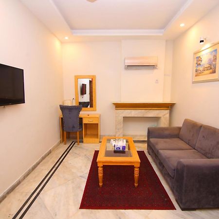 Premier Inn Mall 라호르 외부 사진